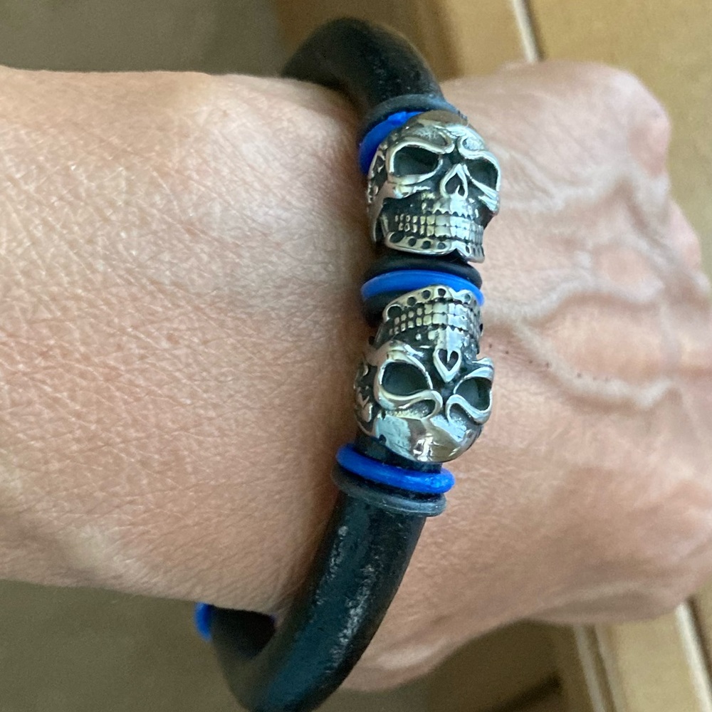 Men’s Leather Skull Bracelet - Picture 5 of 5